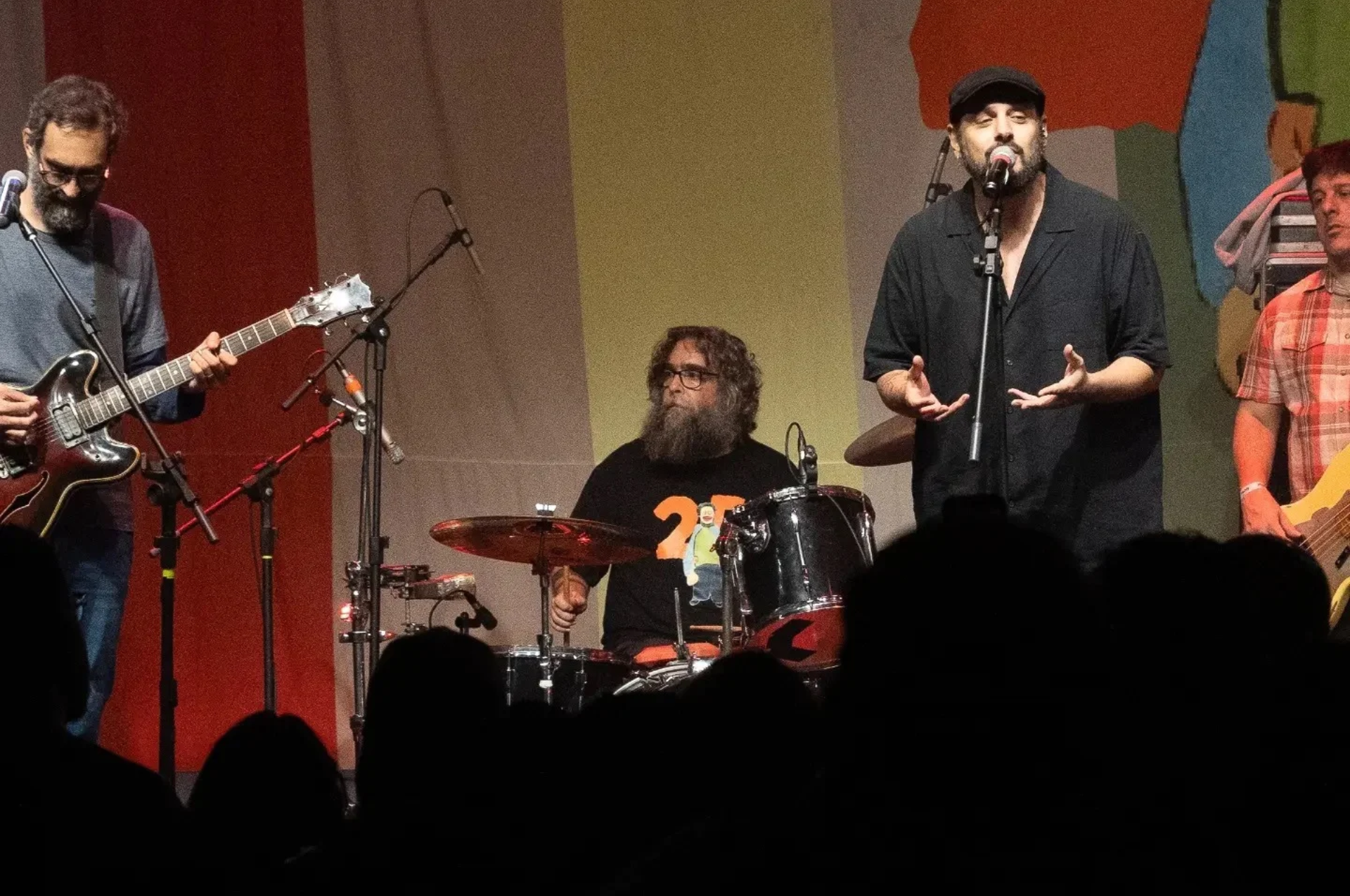 Rodrigo Barba celebra 25 anos de “Bloco do Eu Sozinho” em show no Vila Dionísio no dia 29 de novembro