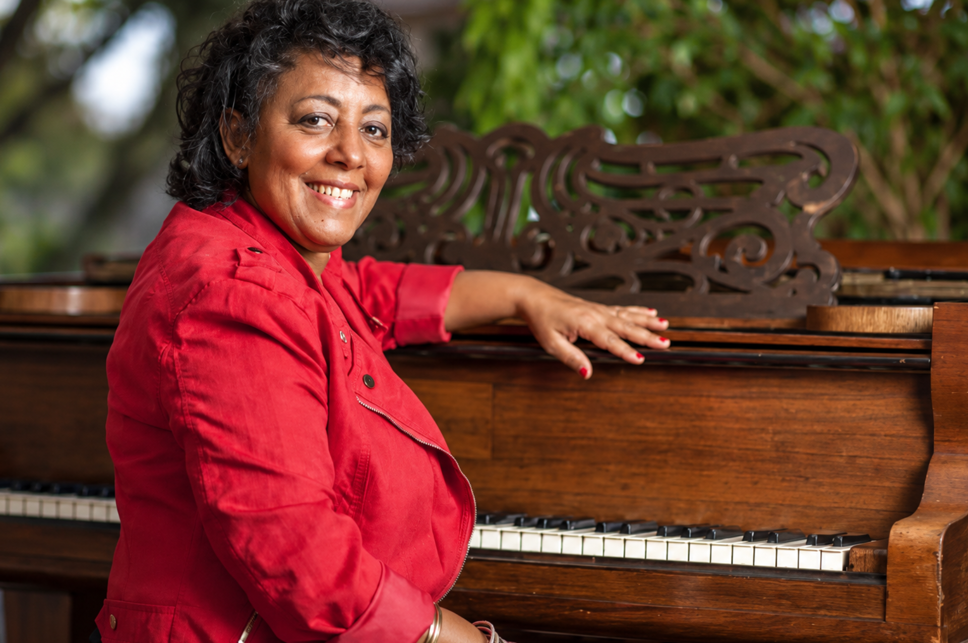 Evinha traz sucessos que atravessam gerações em show no Sesc Rio Preto no dia 28 de novembro